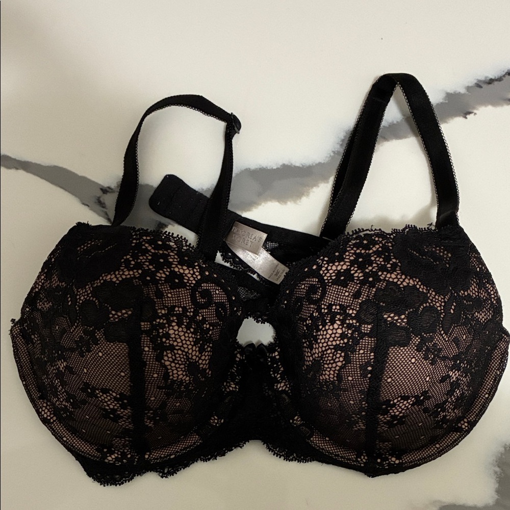 Vintage Victoria’s Secret Lace Underwire Bra